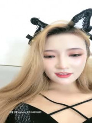 人间水蜜桃高颜值妖艳妹子道具自慰，特写跳蛋塞入微毛粉穴菊花拉扯，大黑牛震动高潮出水