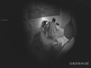 情趣酒店美人鱼房360摄像头偷拍秃顶大叔和朋友媳妇开房偷情不干够几次不让回家