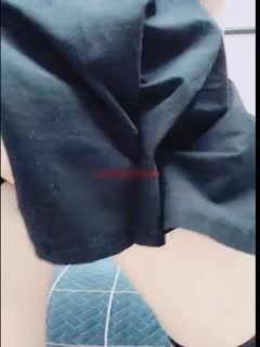 网红美女主播剧情演绎下班忘带钥匙在对面邻居家等妈妈回来时故意勾引邻居啪啪! ！