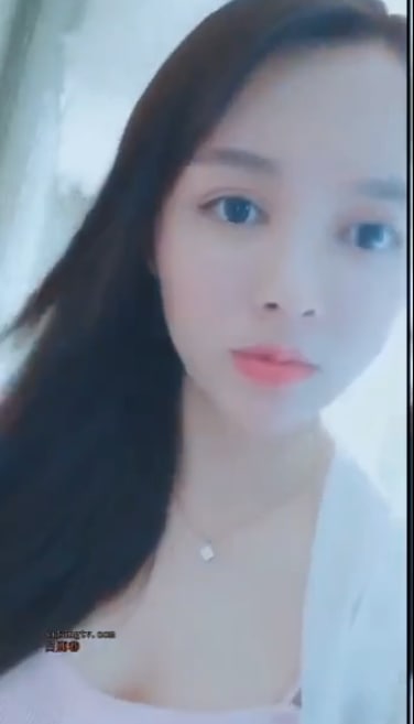 推特网红风韵犹存极品美人妻UP主 极喜欢与粉丝群P Part (7)