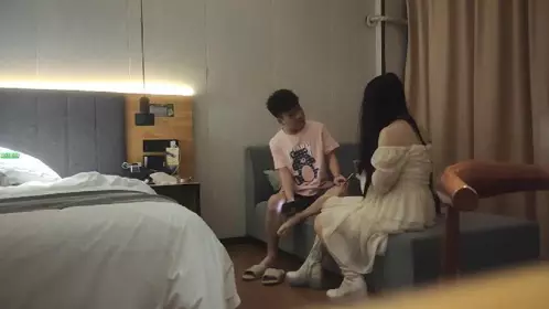 【胖子工作室】外围女神场甜美小姐姐被摔在床上暴力抽查蹂躏精彩劲爆