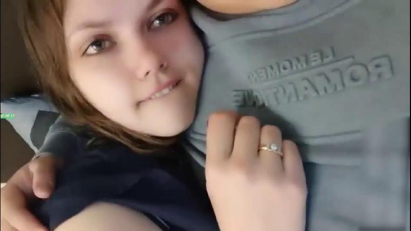 情御姐 丝袜高跟 站着翘起屁股 这样的体位有点爽 插入大鸡巴就开始叫