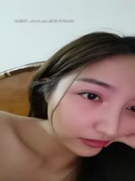 果果醒了高颜值长相甜美新人妹子自慰诱惑，近距离掰穴特写手指扣弄非常诱人