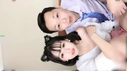 米拉和主人的幸福生活 娇小美女和衬衣男啪啪 短裙开档黑丝骑乘 抱着屁股猛操最后口爆