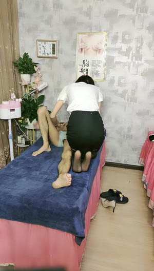 OL制服丝袜美腿长腿小秘书注意力全在腿上