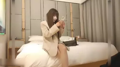 【太子极品探花】极品JK再返场，文轩太子齐上阵，3P尤物激情无限，两小时进门到离.