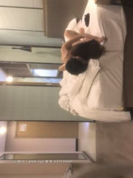 【9X约妹达人】良家玩腻了换口味，约操上门兼职小嫩妹，苗条乖巧抱起来各种玩弄