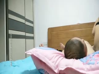 颜值不错美少妇夫妻居家啪啪啪，性感黑丝退下内裤掰穴特写，69口交大力抽插猛操