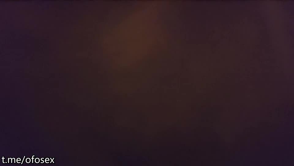 【瘦子探花梦幻馆】，泡良新作刚出炉，19岁大胸学生妹，嬉笑打闹间脱光，爆操射到肚子上真爽!