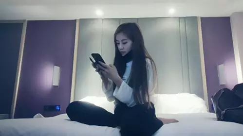 赵总寻花长相甜美小姐姐满背纹身69姿势口交舔逼擡起双腿打桩机猛操。