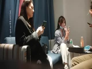 顶点--清纯校园女神，家中下海：顶点老公嗯嗯，我喜欢果断一点的，嗯嗯哦哥哥，撅起鲍鱼看哦！