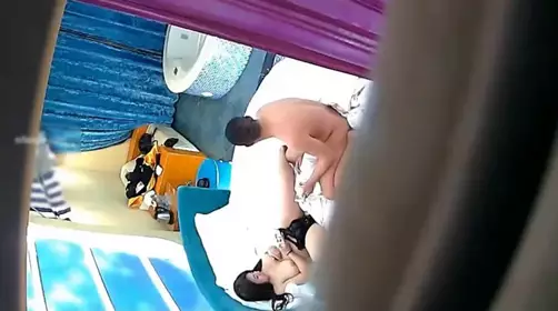 丰满富姐和炮友开房吹瓶红酒壮胆换上情趣战衣啪啪