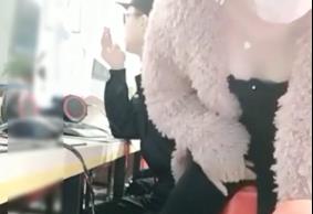 清纯女主播现场直播网吧勾引保安值班室啪啪.