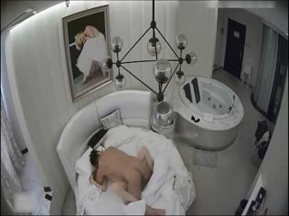 精品酒店偷拍气质漂亮的美女少妇发着烧还偷偷到酒店和领导偷情,被连续狂干3次5-26