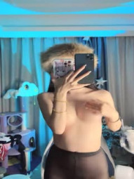 黑丝高挑御姐范极品女神，带个毛茸茸的帽子，像个蒙古人似的黑丝，自慰