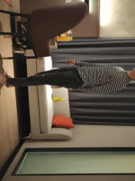 加钱哥深夜约肉肉熟女，穿上黑丝跪地口交，69姿势舔逼，抬腿抽插猛操，搞完再做服务享受一下