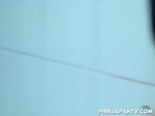 【家庭360破解】每天独守空房喜欢裸睡的眼镜美少妇晚上除了追剧也只能紫薇度过漫漫长夜