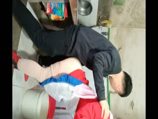 剧情演绎大哥不在家到嫂子家里玩一玩打扮妖艳的嫂子正在做饭直接挑逗啪啪啪厨房操到卧室叫声给力1080P原版