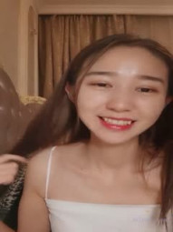 小空姐 紫贤 ，讲述自己的情史经历，读大一时被男友约出去、当晚开房破处没成功。。。小美女自慰，高潮表情很享受！