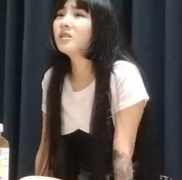 好白的腚啊 极品骚模大尺度放骚情趣秀 身村凹凸有致 嫩乳肥臀 黑鲍更是性感 又让我捐 精了.mpg