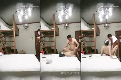 约啪大神『野狼出击』2000约啪高颜值模特 大力深入抱起猛干 操的美女浪叫不断