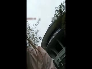 [在线]牛逼主播楠楠野外露出勾引摩的司机打野战（给你200块开房好幺，你妈逼当我是鸡啊）