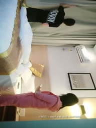 红灯区我的最爱服务项目好多还有明细单，选了个大奶子姐姐激情啪啪，口交大鸡巴玩着奶头上位抽插草大屁股