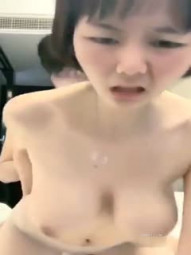 小情人啪啪 咋长的这么像 夫妻相 姐弟 美眉这对大白奶子晃的我头晕 逼毛浓密