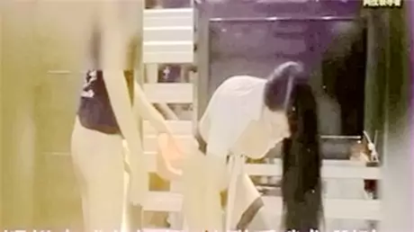 欲求不满之大波人妻熟女