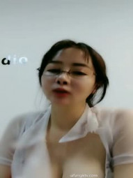 乳沟火辣，激情艳舞，跳蛋插洞，奶抖得极胸极胸 (2)