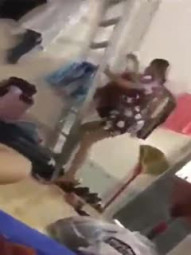 大白天在家操逼 丈母娘出来了估计听到了声音 把门关好上楼了