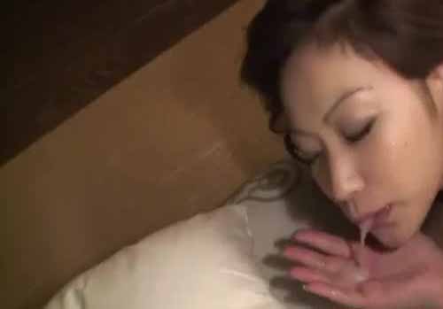 猥琐大叔潜入三姐妹的房间、轮流操一遍二妹最漂亮被...