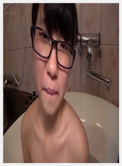 戴眼镜外表文静可爱的18岁援交大学生10V3