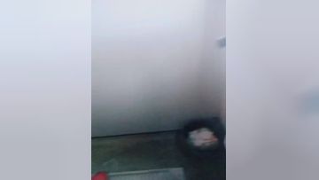 新片速递《户外浪久天》美少妇户外随机勾搭路人小哥到公厕啪啪来月事只能爆菊花第01集